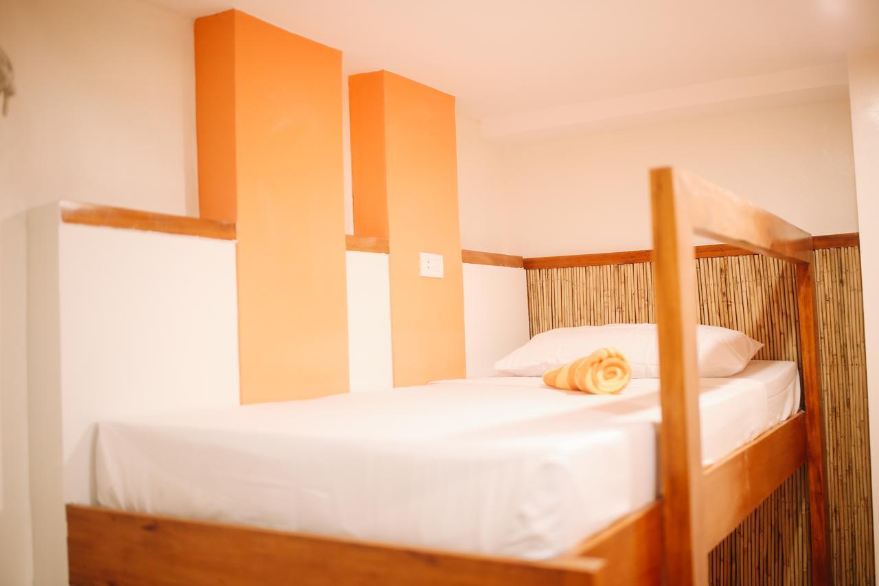 Avenue Beachfront Hostel *