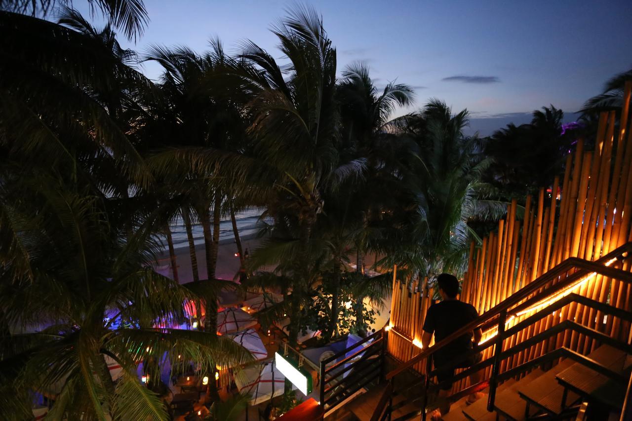 Avenue Beachfront Hostel